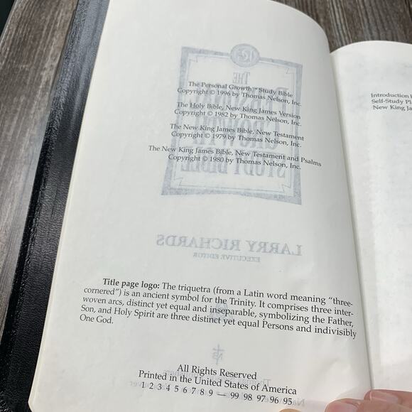 NKJV The PERSONAL GROWTH Study Bible Nelson 1715 Black Leather - Picture 9 of 11